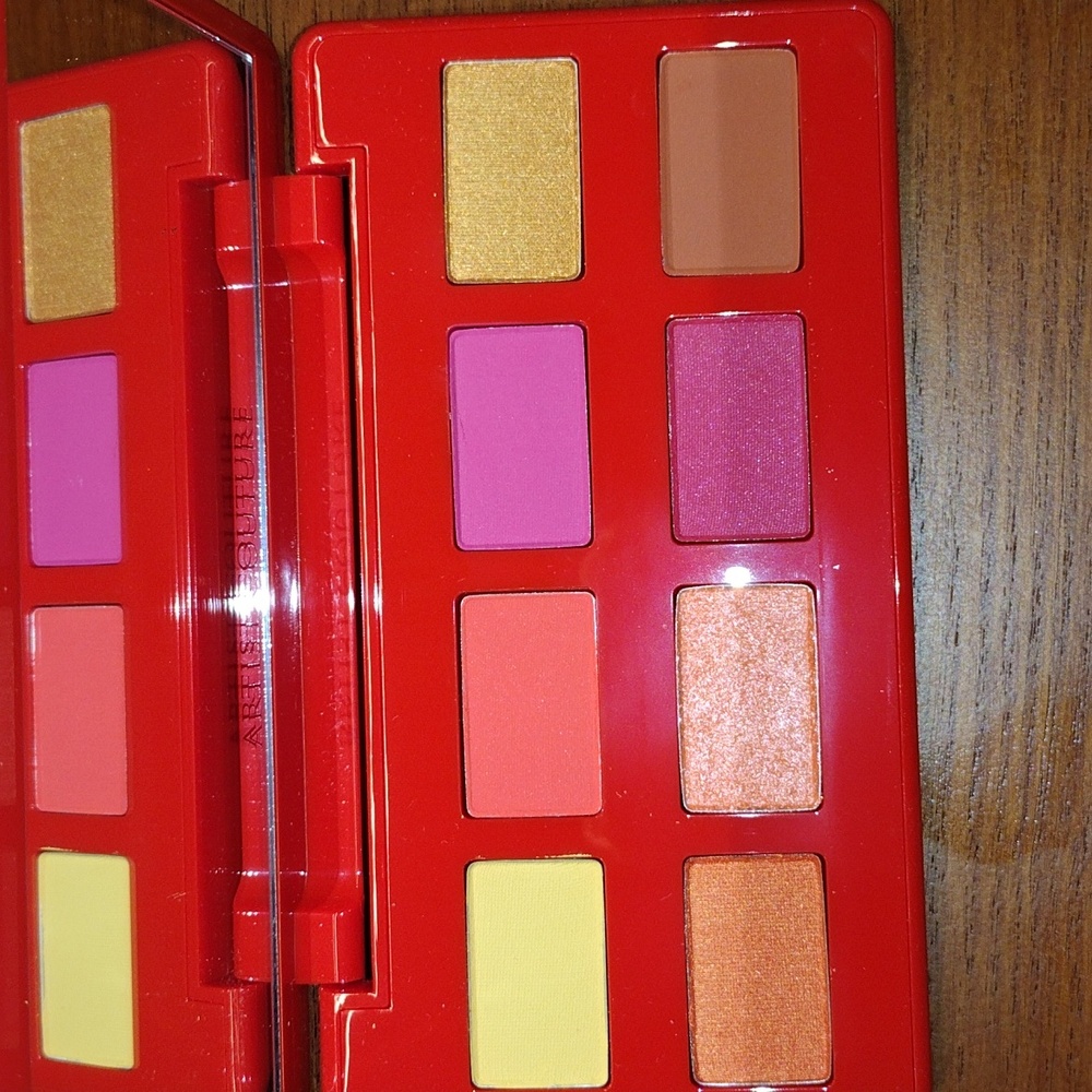 Artist Couture Caliente eyeshadow palette